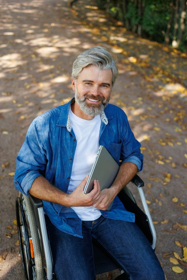 Qual è la procedura corretta per introdurre un gatto di razza Persiano a un nuovo cucciolo di gatto?