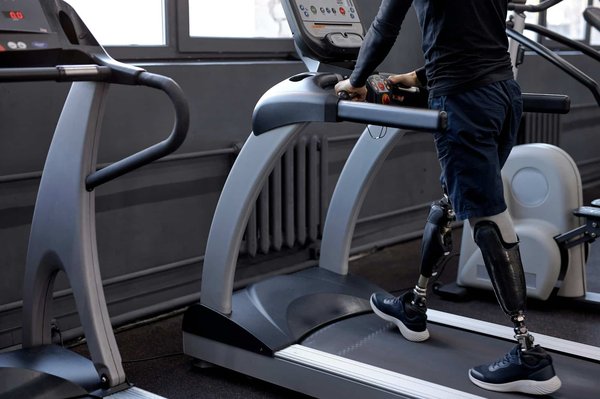 Come si può aumentare l'efficienza dei fari di un veicolo attraverso l'installazione di luci a LED?