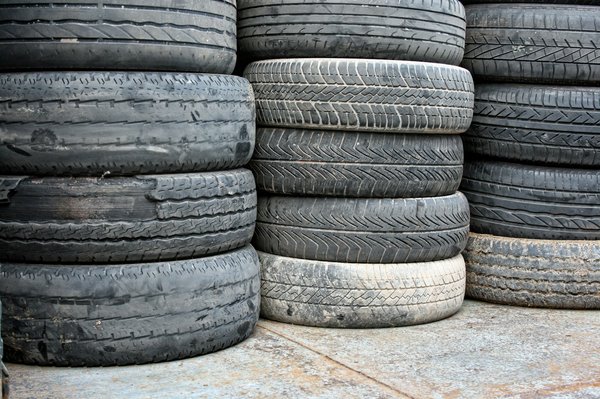 Come posso valutare l'impatto di una nuova zona commerciale sul valore degli immobili residenziali a Catania?